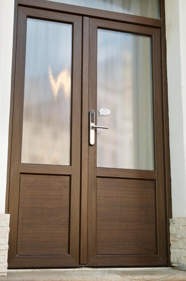 R&J Apartmany โบรว์โมฟ ภายนอก รูปภาพ